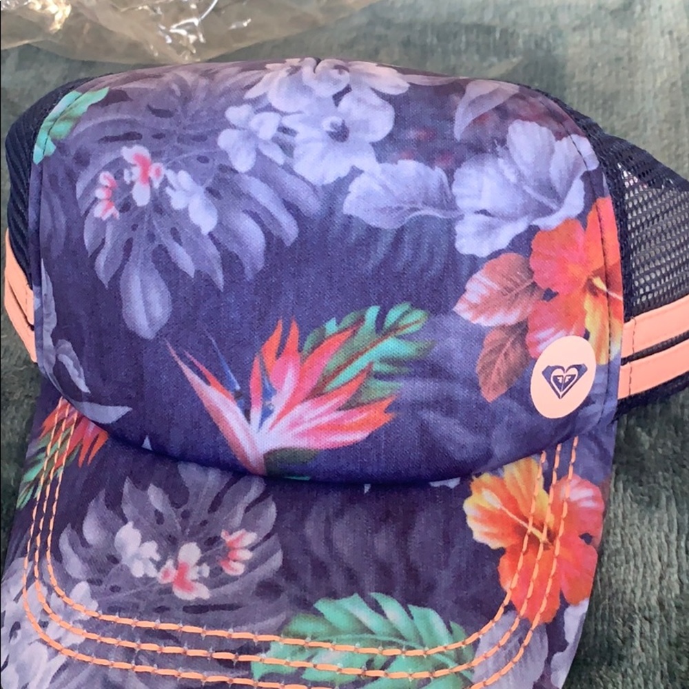 Brand new women’s roxy hat